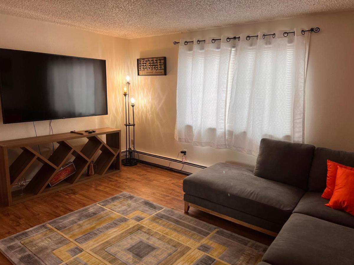 Lovely Two Bedroom, Minutes Away From Downtown アンカレッジ エクステリア 写真