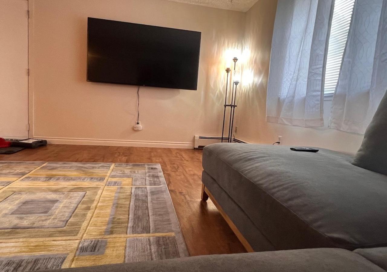 Lovely Two Bedroom, Minutes Away From Downtown アンカレッジ エクステリア 写真