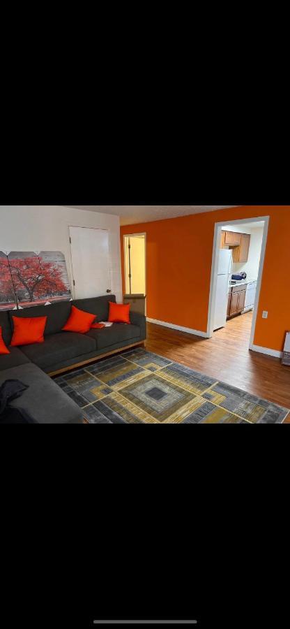 Lovely Two Bedroom, Minutes Away From Downtown アンカレッジ エクステリア 写真