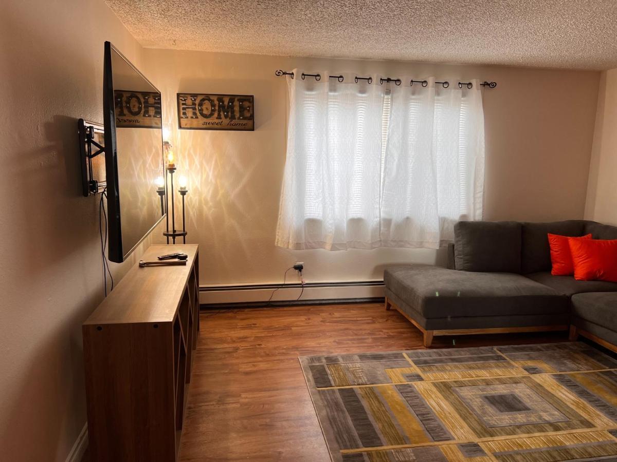 Lovely Two Bedroom, Minutes Away From Downtown アンカレッジ エクステリア 写真
