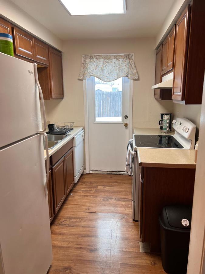 Lovely Two Bedroom, Minutes Away From Downtown アンカレッジ エクステリア 写真